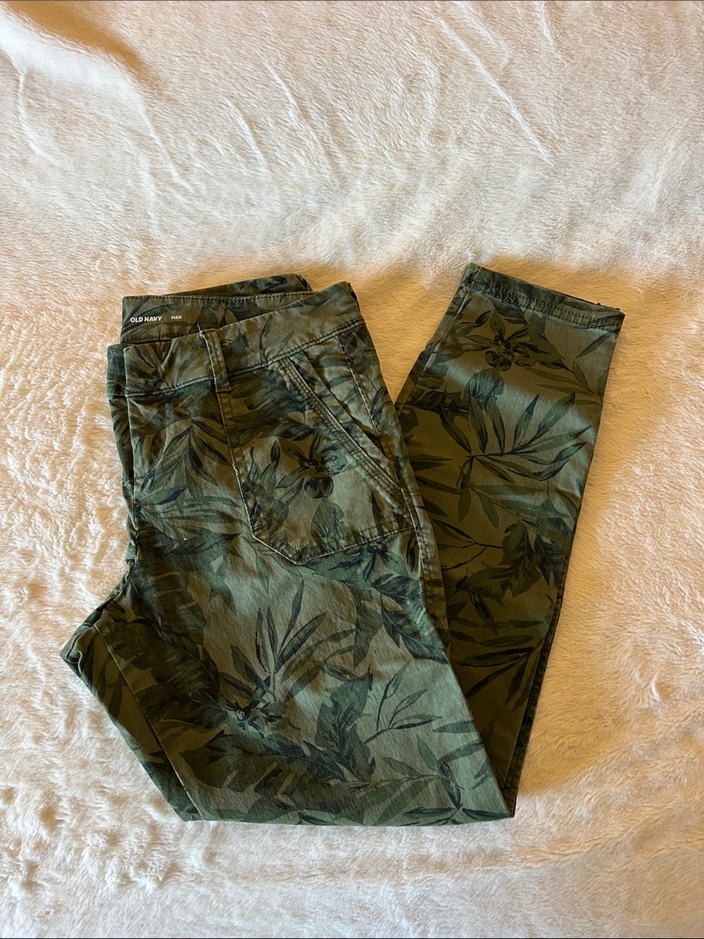Old Navy Olive Green Leaf-Print Ankle Skinny Pants